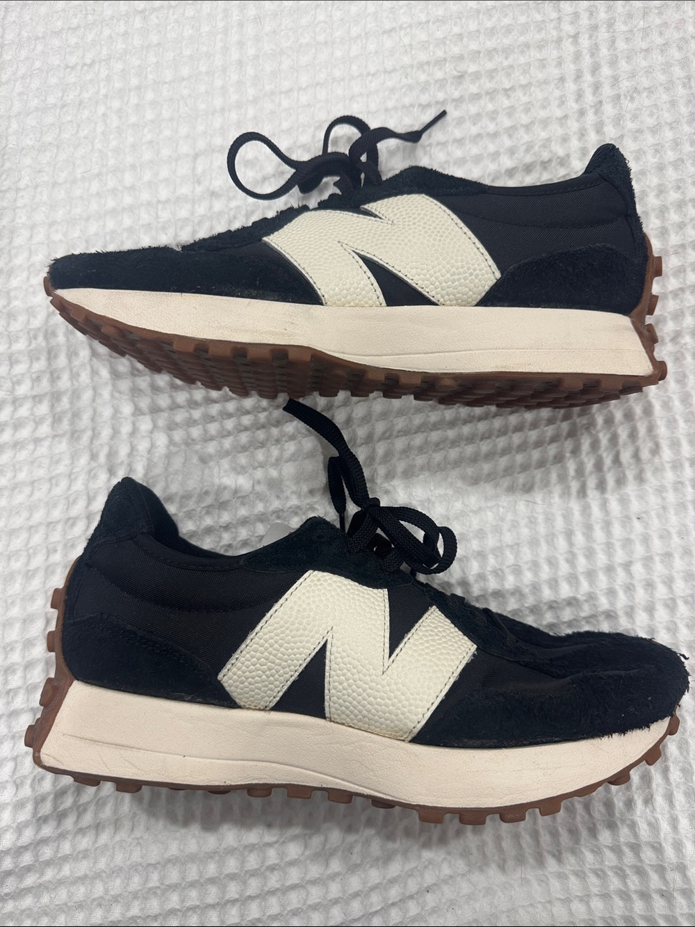 New Balance Black & Cream Retro Runner Shoes - Picture 3 of 7